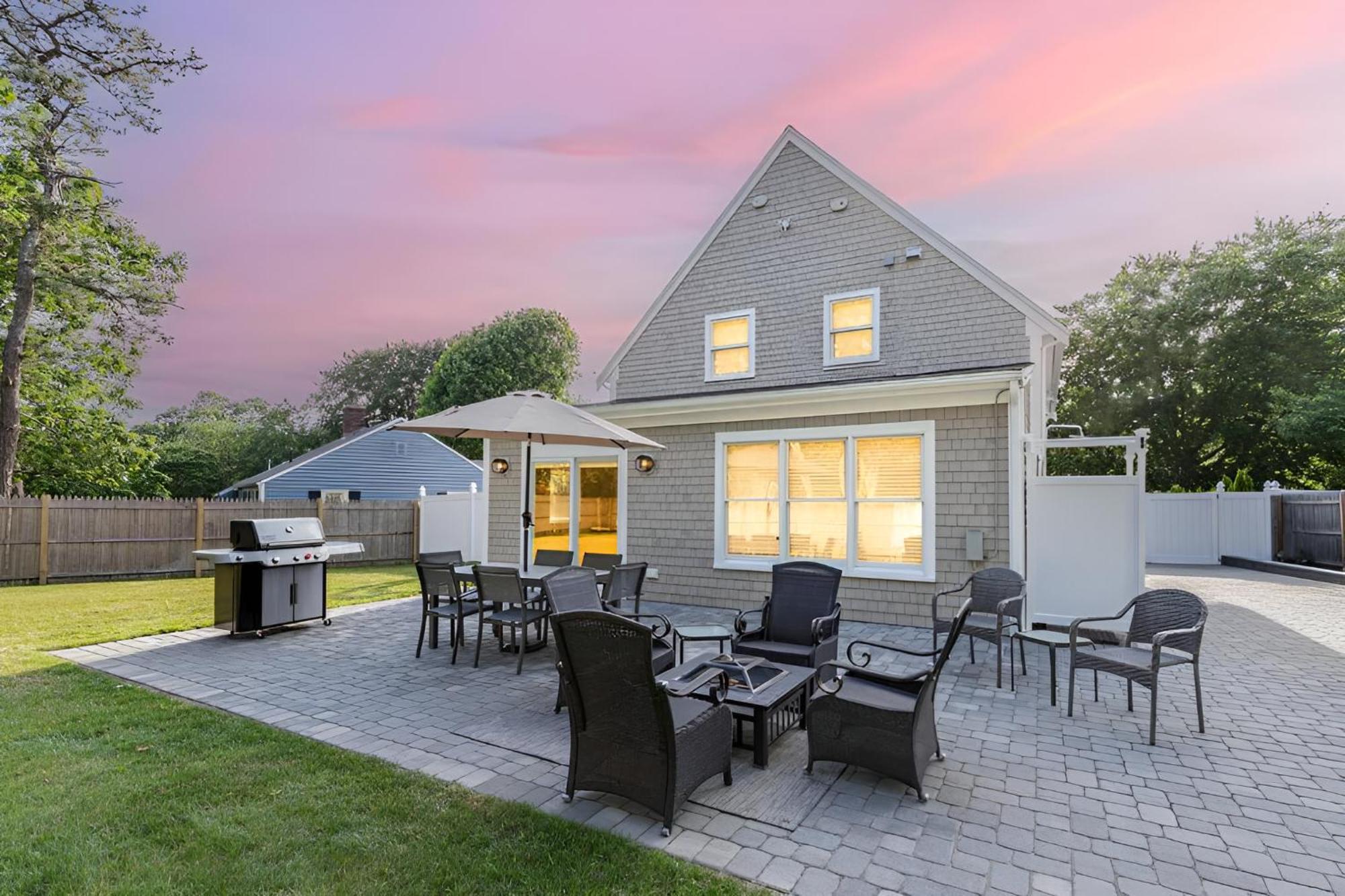 Renovated & Sophisticated Home Near Beach & Shops! Барнстейбл Экстерьер фото