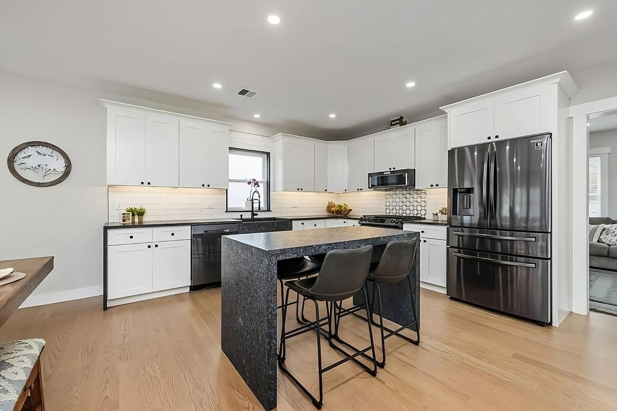 Renovated & Sophisticated Home Near Beach & Shops! Барнстейбл Экстерьер фото